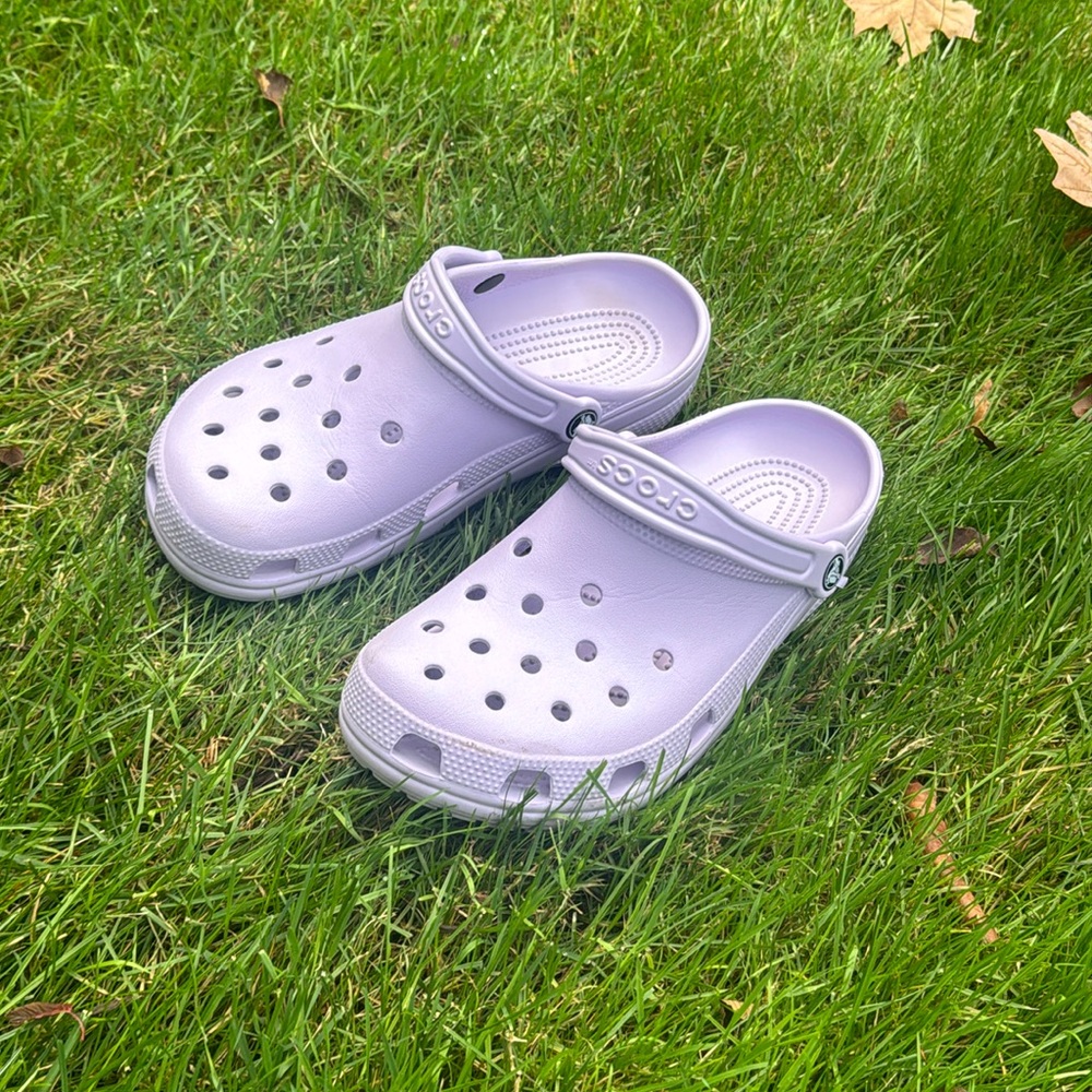 Lavender Crocs 10W/8M